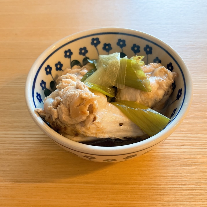 鶏手羽元とネギの煮込み